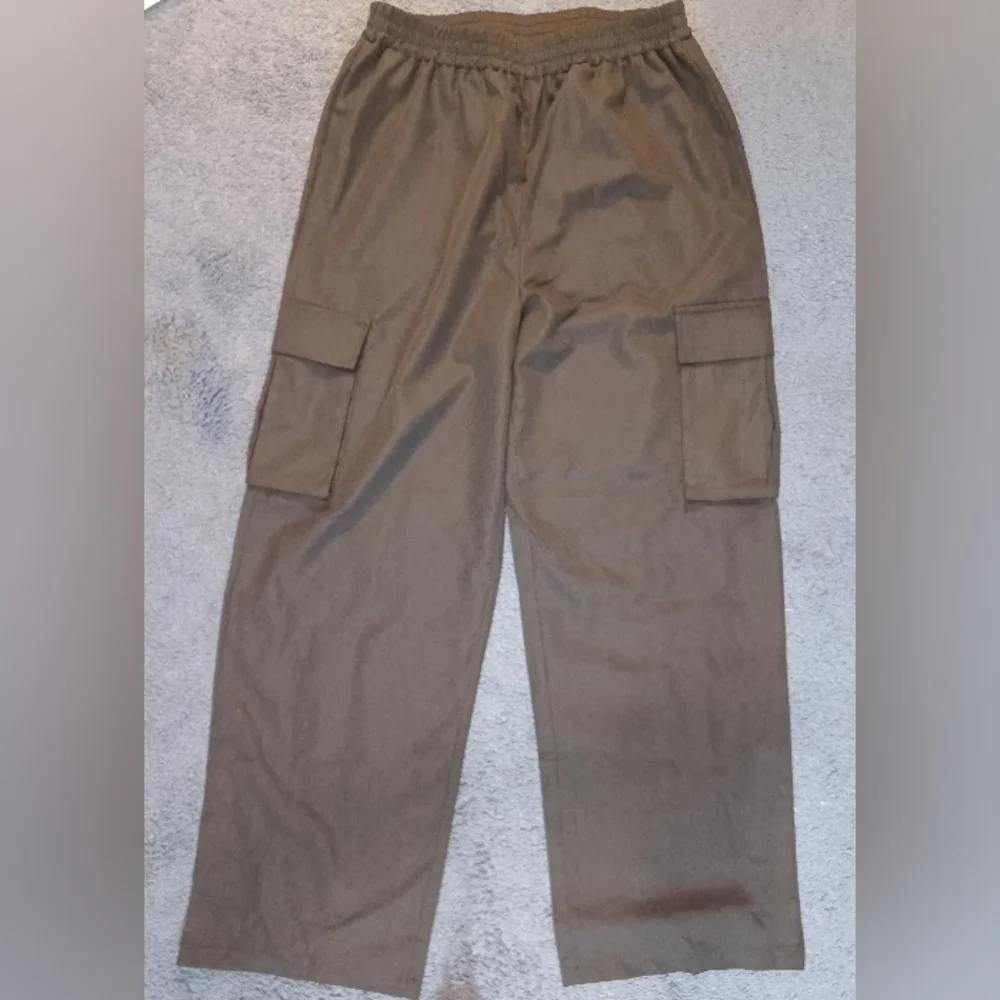 NWOT high waisted cargo pants size 10 - Picture 5 of 8
